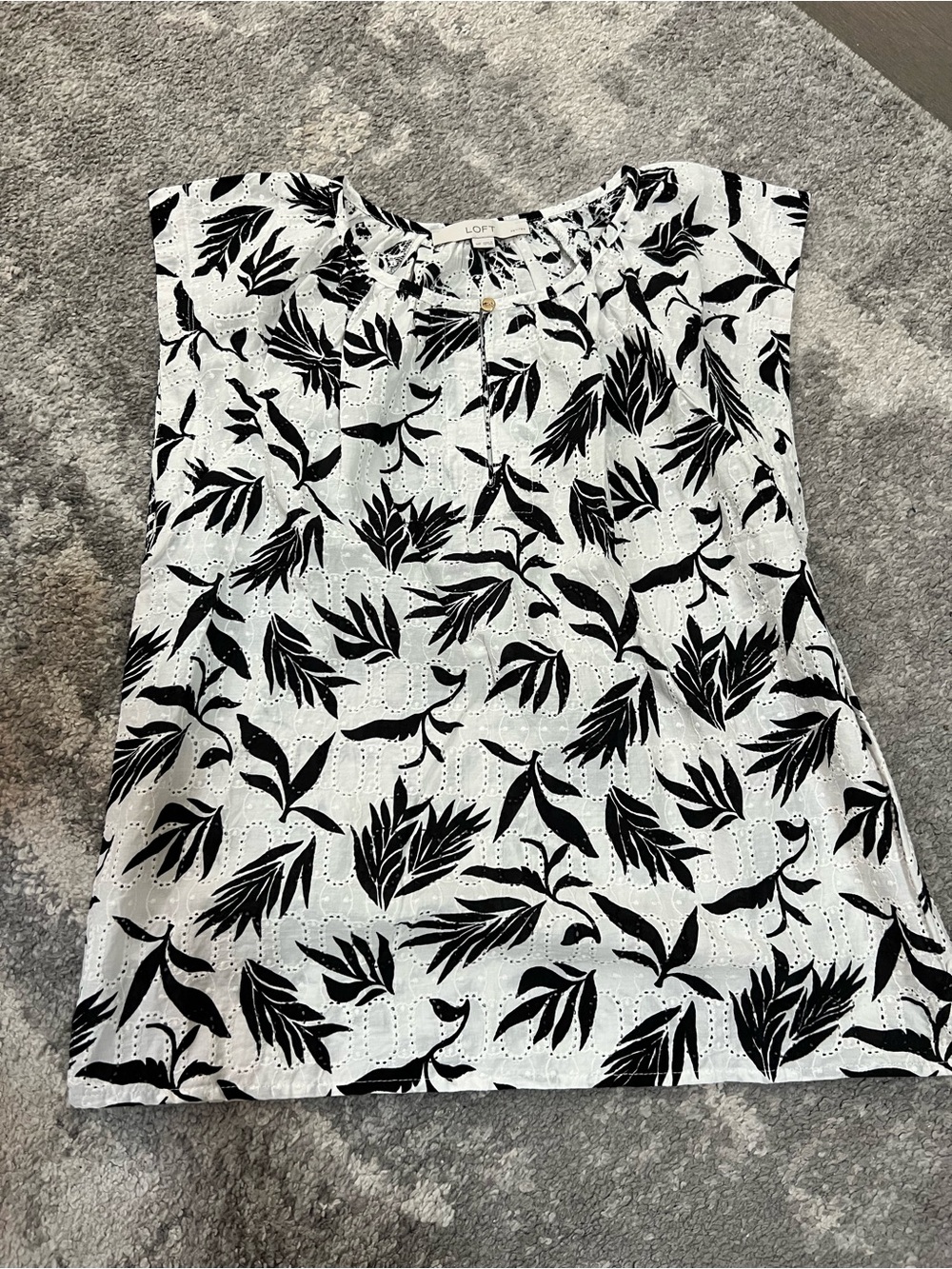 Like NEW! LOFT Black & White Floral Eyelet Cap-Sleeve Blouse